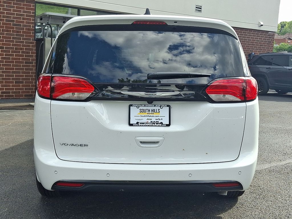 2026 Chrysler Voyager LX photo 5
