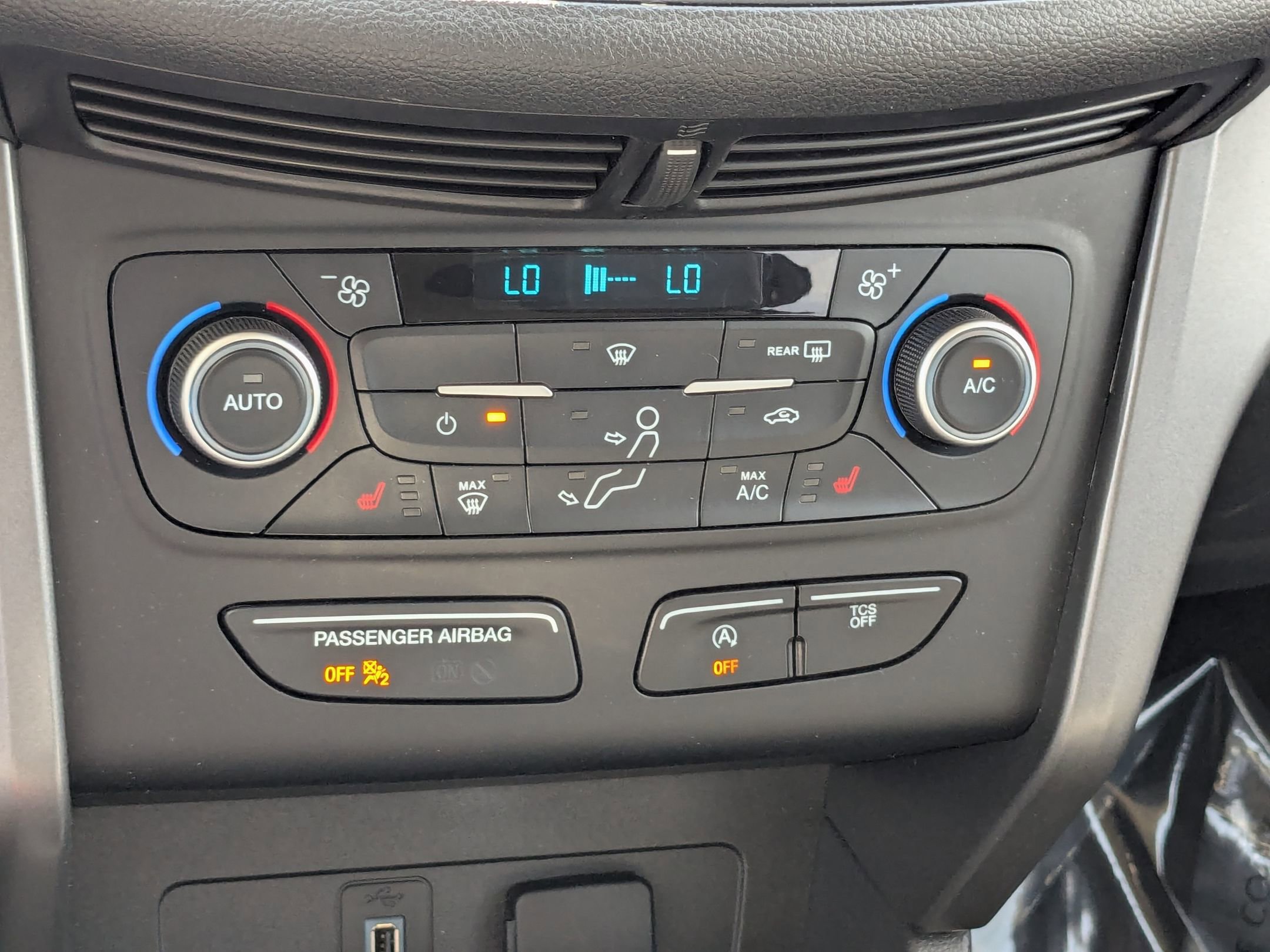 2019 Ford Escape SEL photo 24