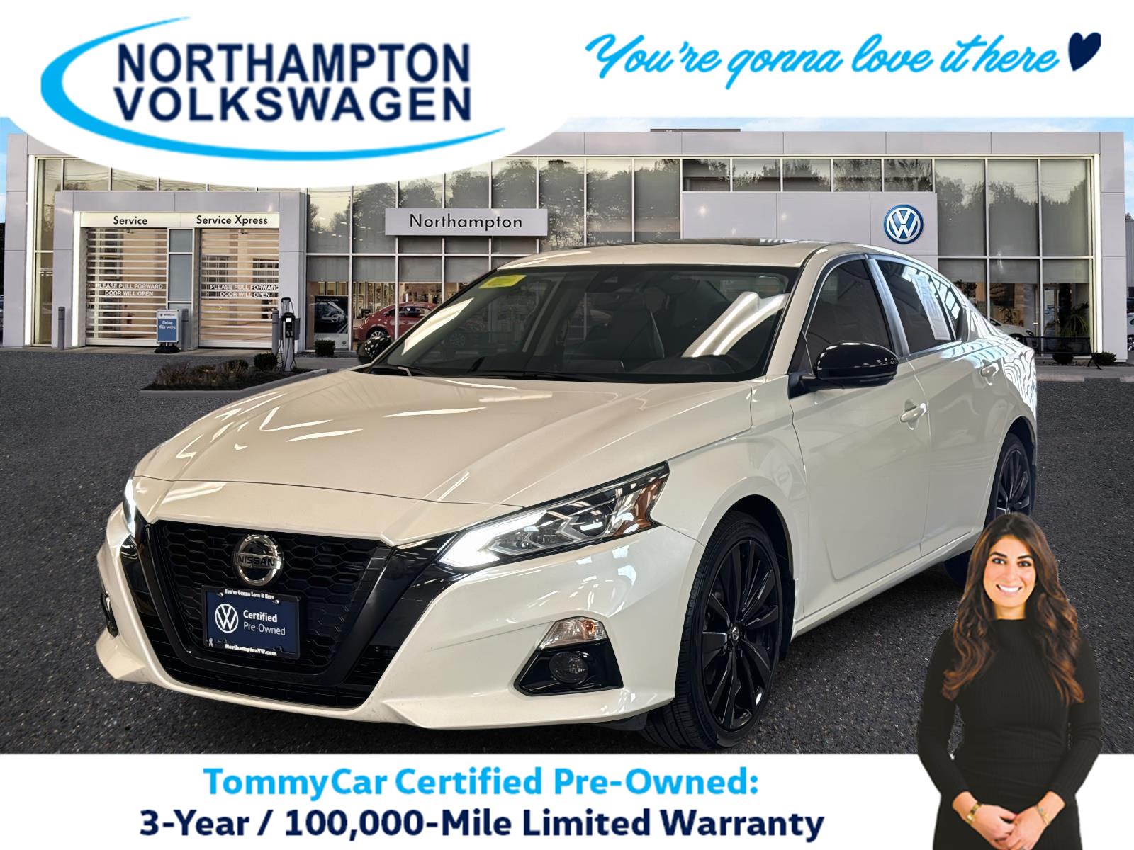 2022 Nissan Altima SR's photo