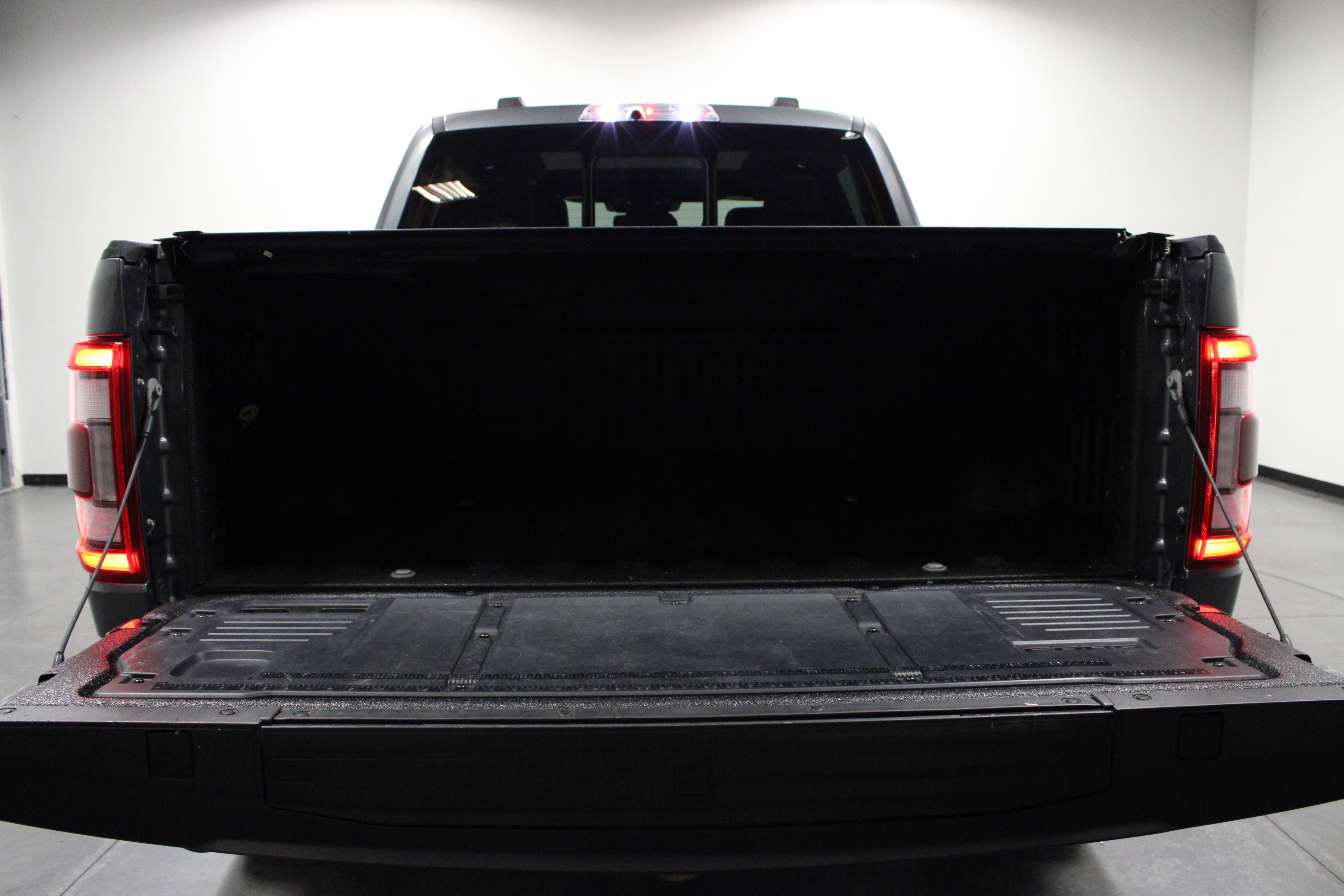 Used 2023 Gray Ford Raptor image 14