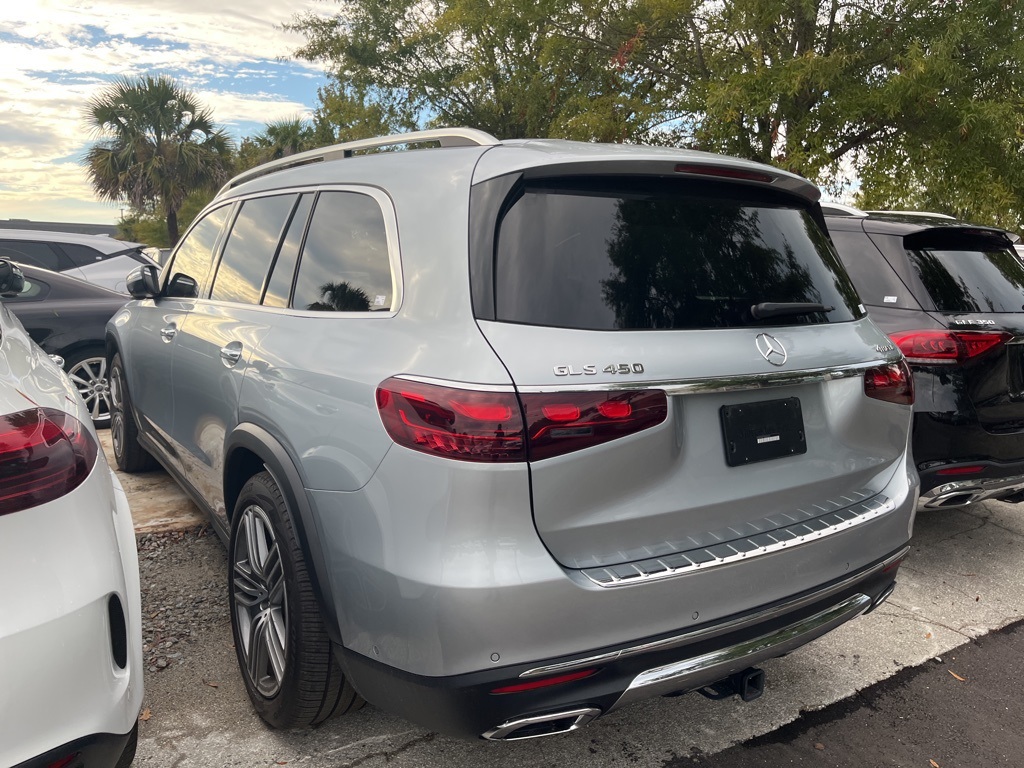2025 Mercedes Benz GLS 450 4MATIC photo 4