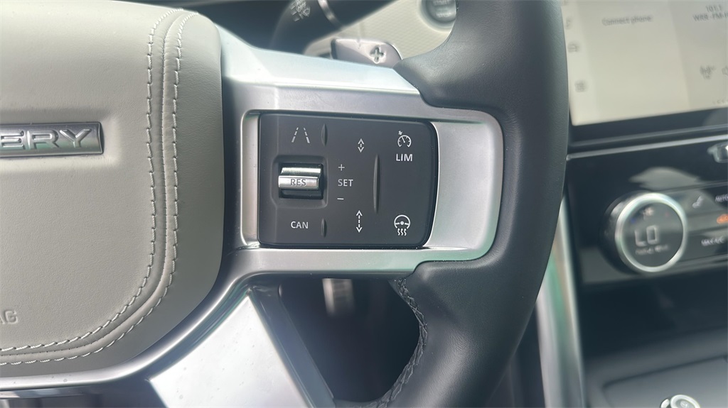 2024 Land Rover Discovery SE photo 17