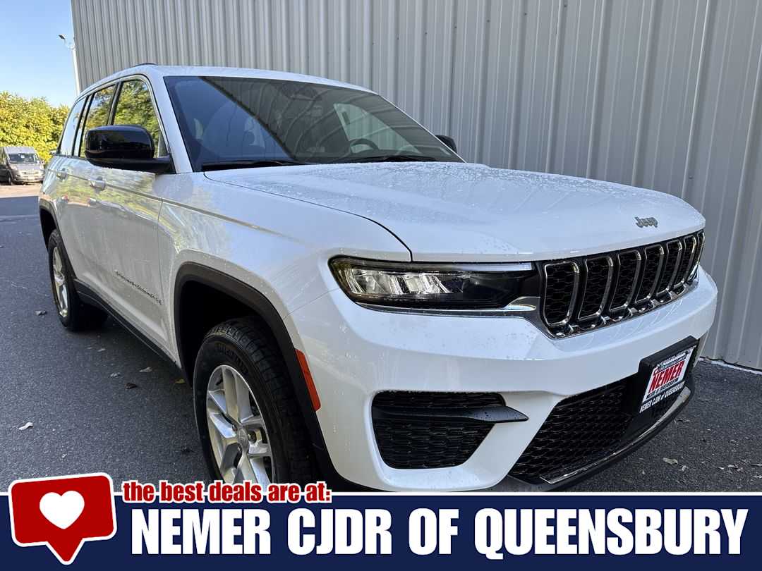 2025 Jeep Grand Cherokee Laredo's photo