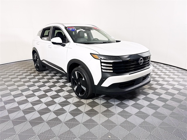 2025 Nissan Kicks SR's photo