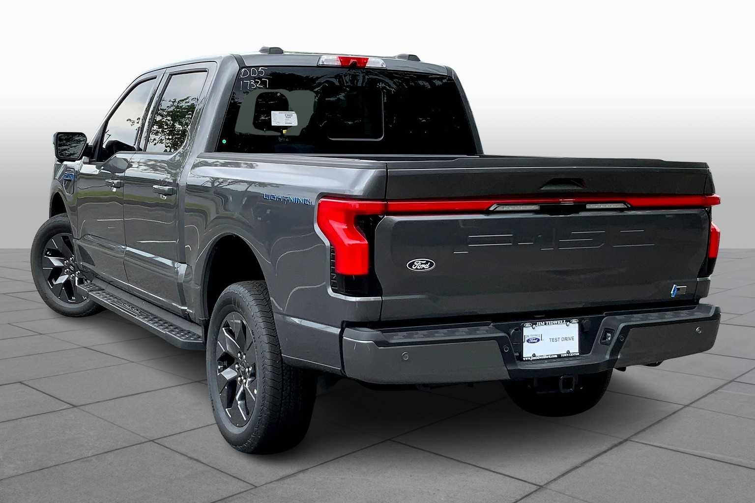 2025 Ford F-150 Lightning Lariat photo 11