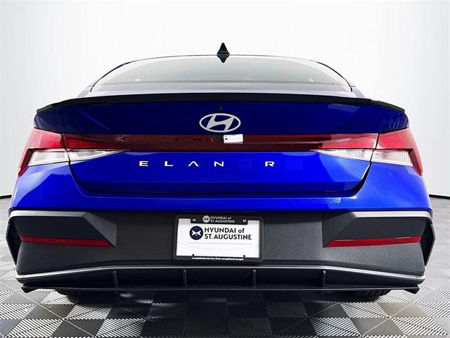 2025 Hyundai Elantra SEL Sport photo 4
