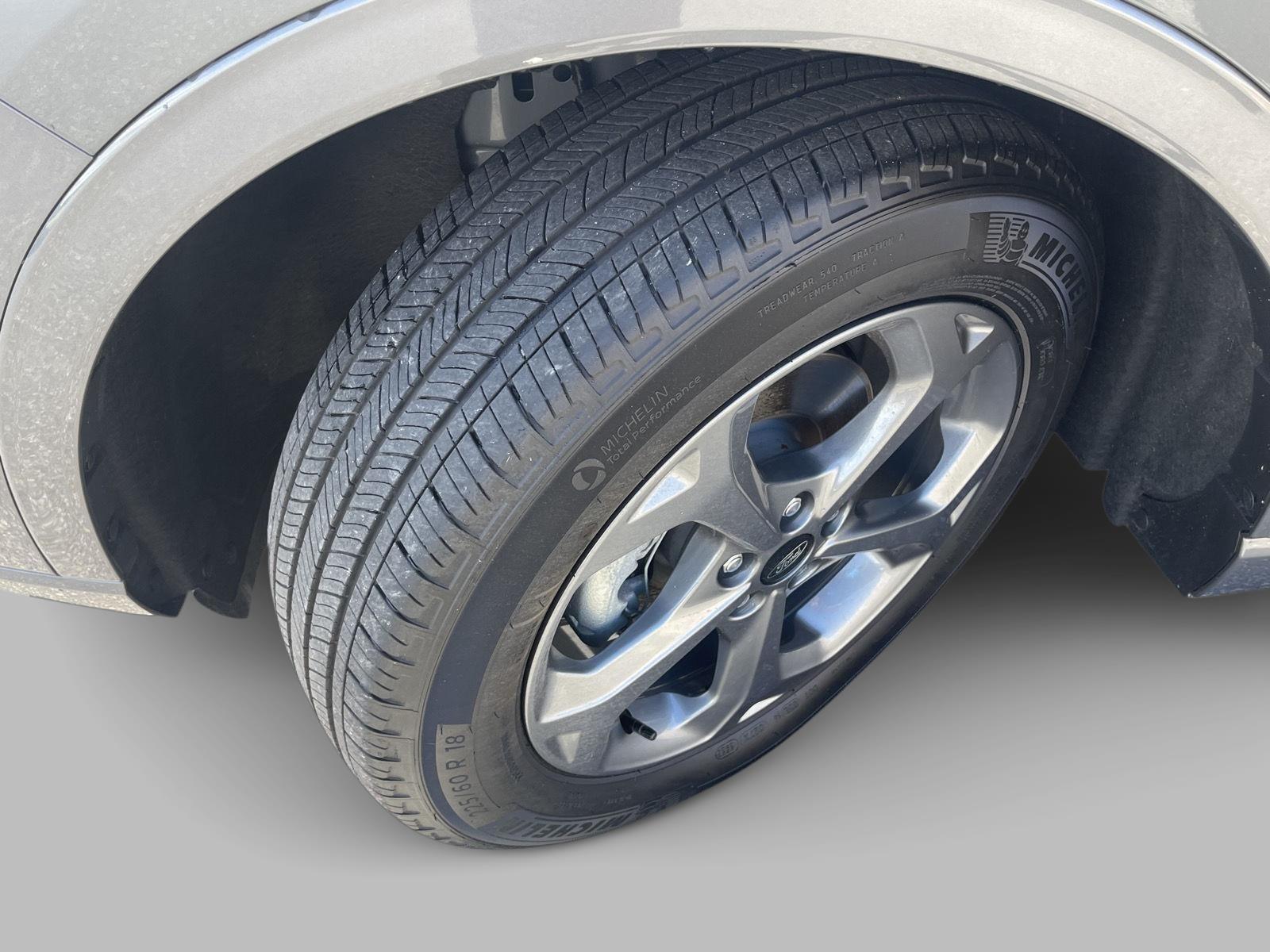 2023 Ford Escape ST-Line Select photo 3