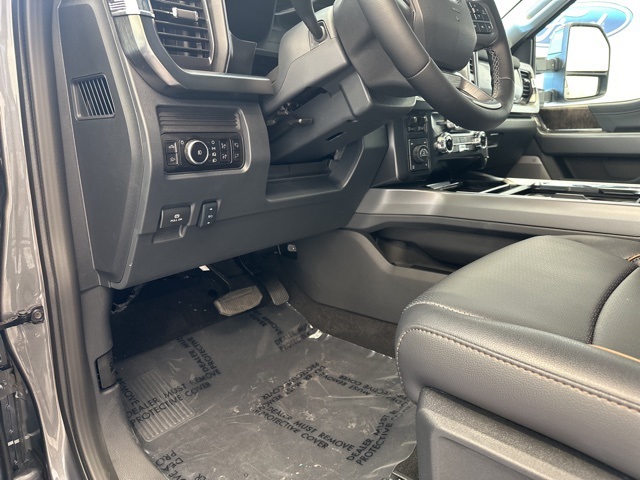 2025 Ford F-350 Lariat photo 15