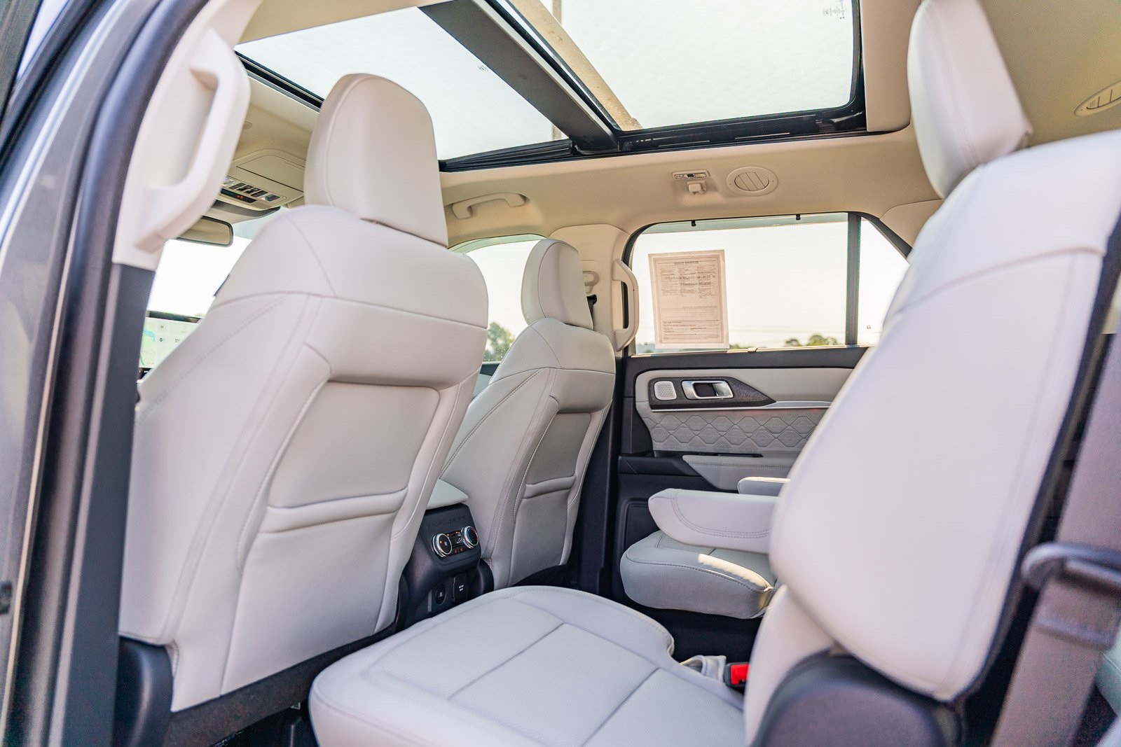 2025 Ford Explorer Platinum photo 14