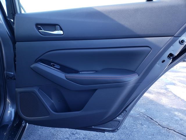 2025 Nissan Altima SR photo 17