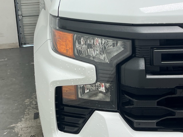 2024 Chevrolet Silverado 1500 Custom photo 2