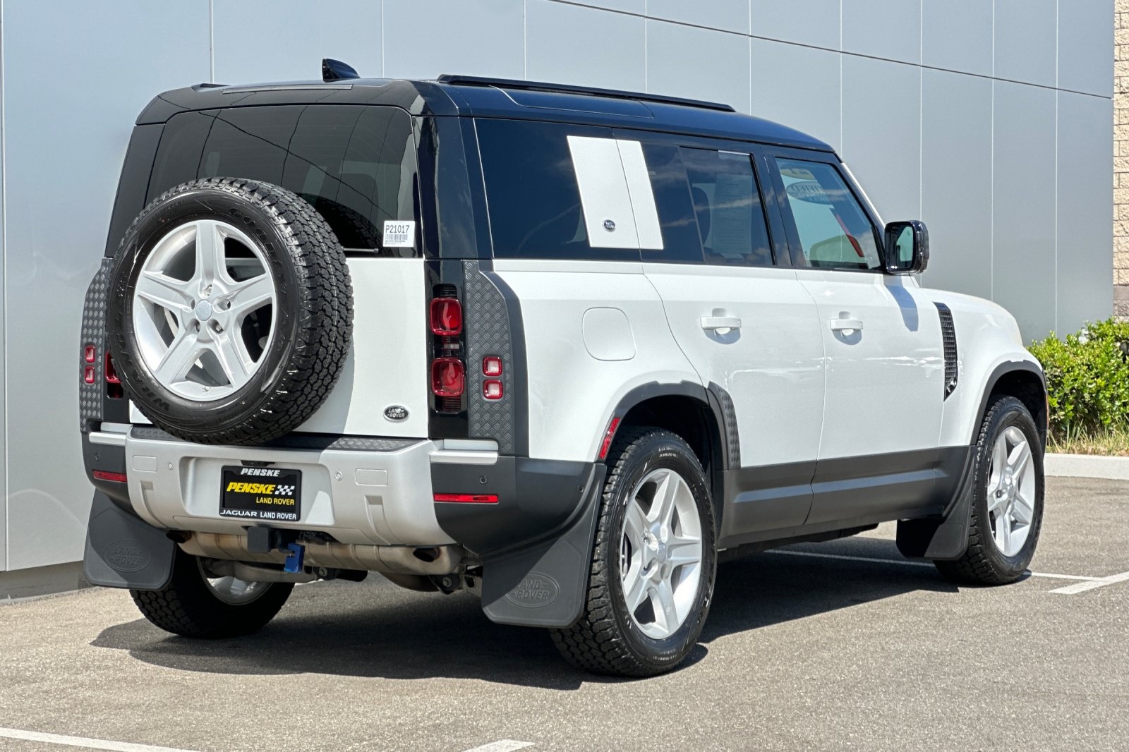 2021 Land Rover Defender 110 SE photo 5