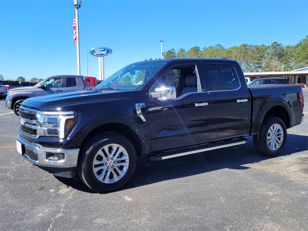 2025 Ford F-150 Lariat photo 3