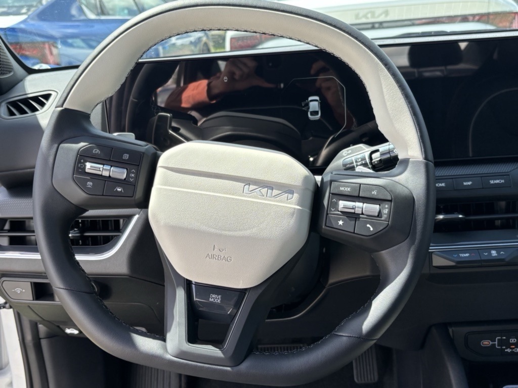 2025 Kia K4 GT-Line photo 8