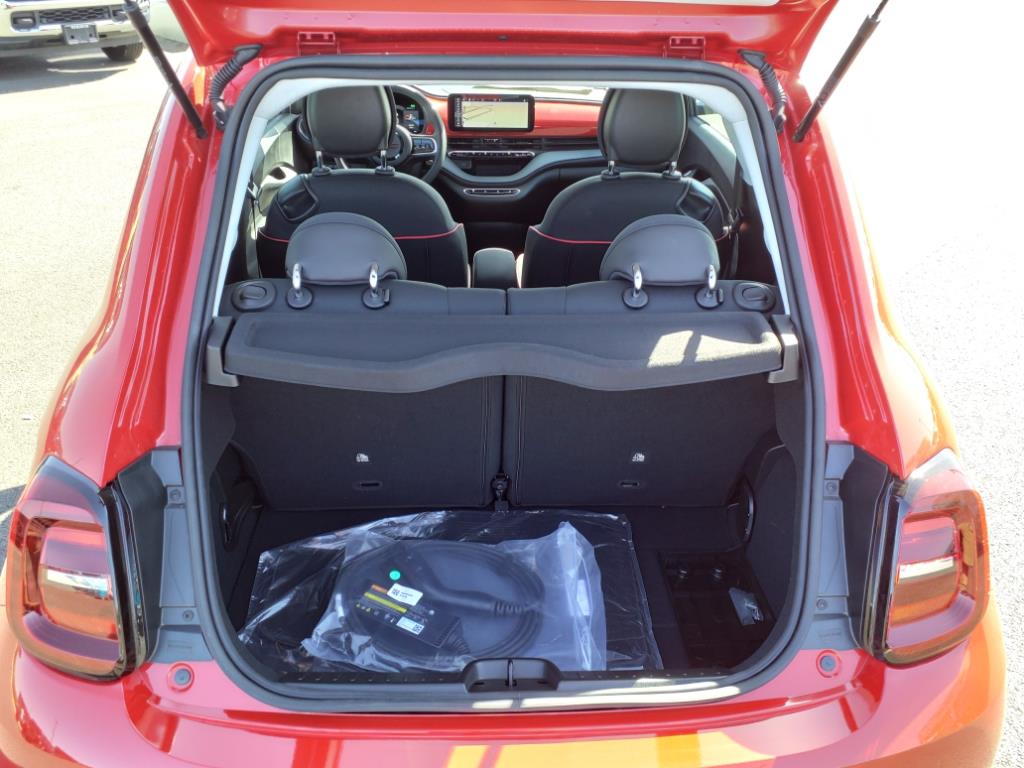 2024 Fiat 500e Red photo 10
