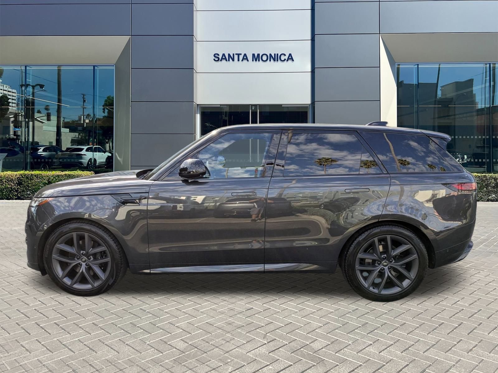 2024 Land Rover Range Rover Sport SE photo 9