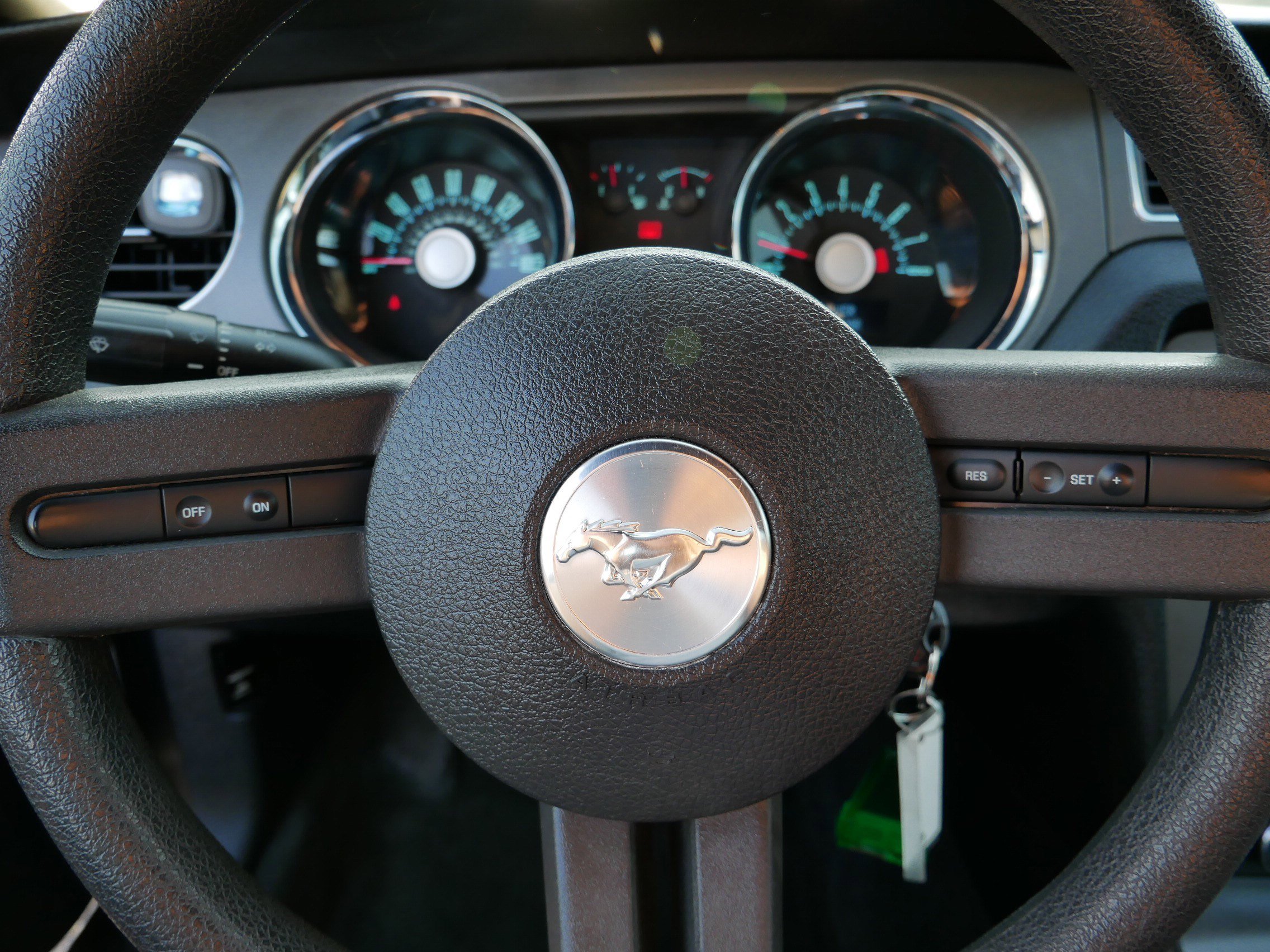 2011 Ford Mustang V6 photo 23