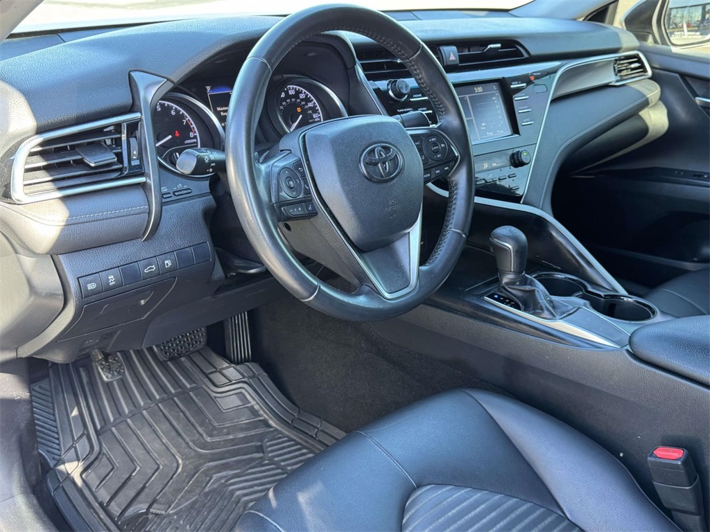 2018 Toyota Camry XLE XSE photo 2