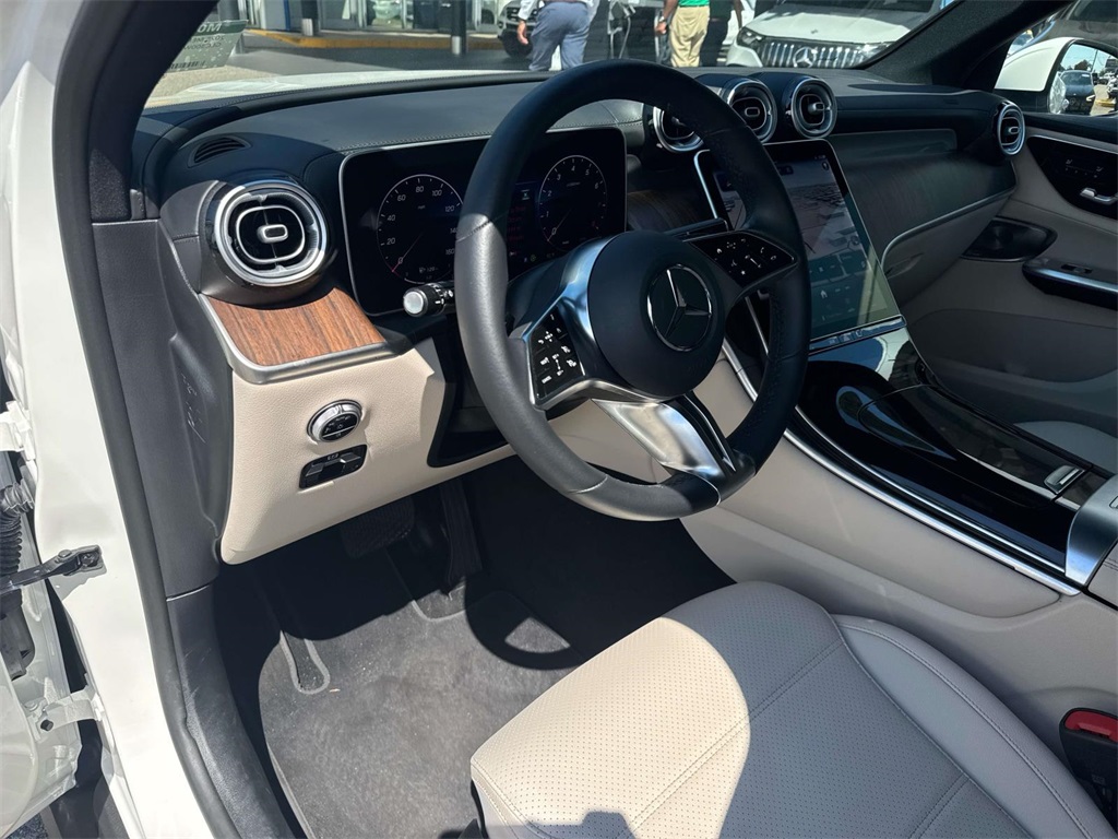 2025 Mercedes Benz GLC 300 4MATIC photo 16