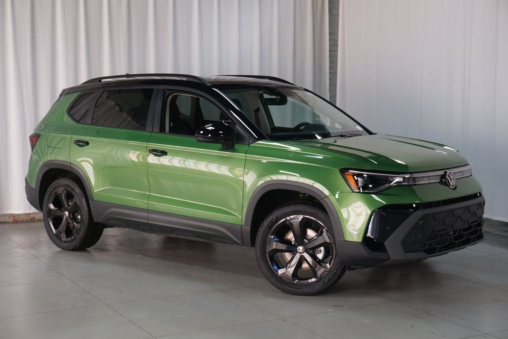 2025 Volkswagen Taos SE photo 2