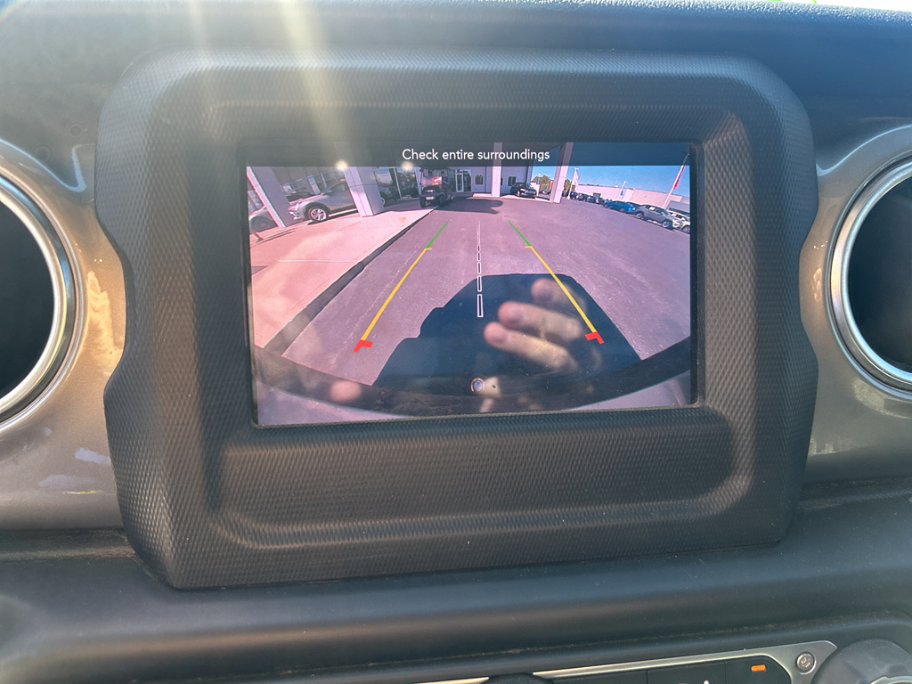 2020 Jeep Wrangler Unlimited Sahara photo 2