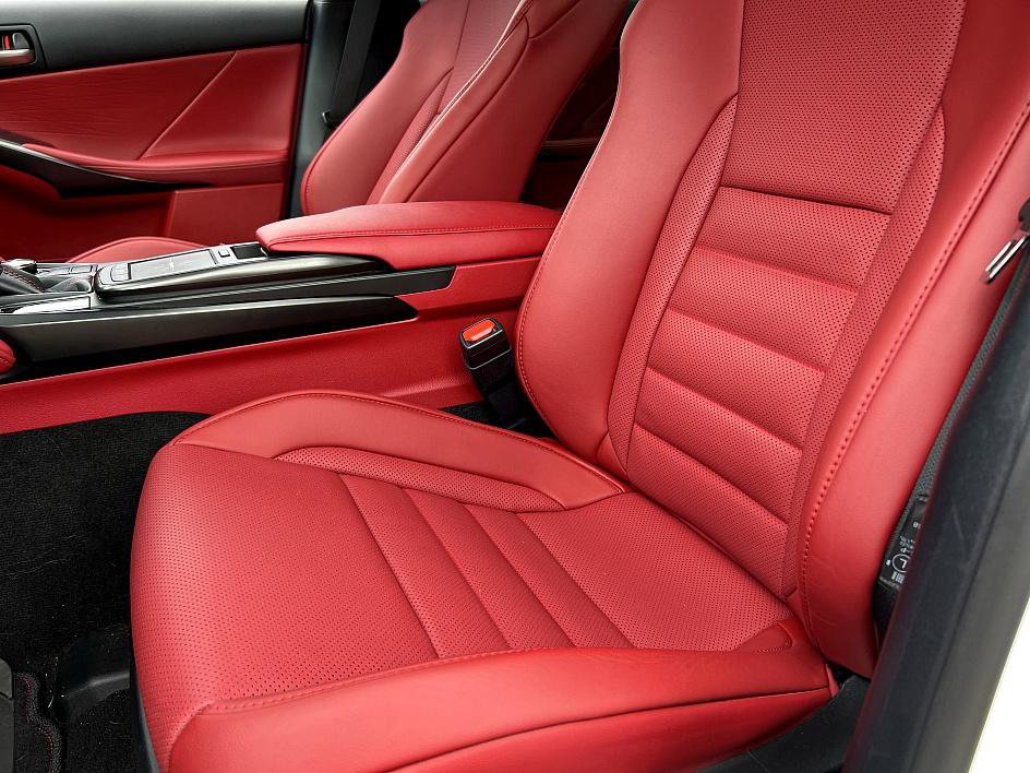 2024 Lexus IS 300 F SPORT photo 10