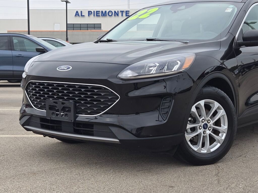 Used 2022 Ford Escape SE with VIN 1FMCU0G66NUB62044 for sale in Melrose Park, IL