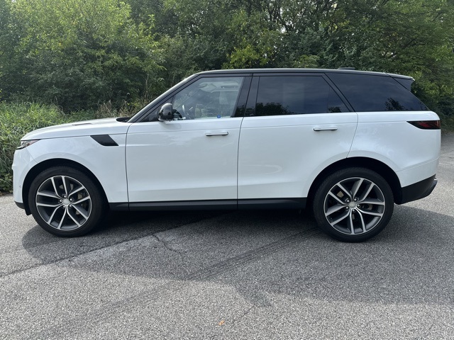 2023 Land Rover Range Rover Sport SE photo 8