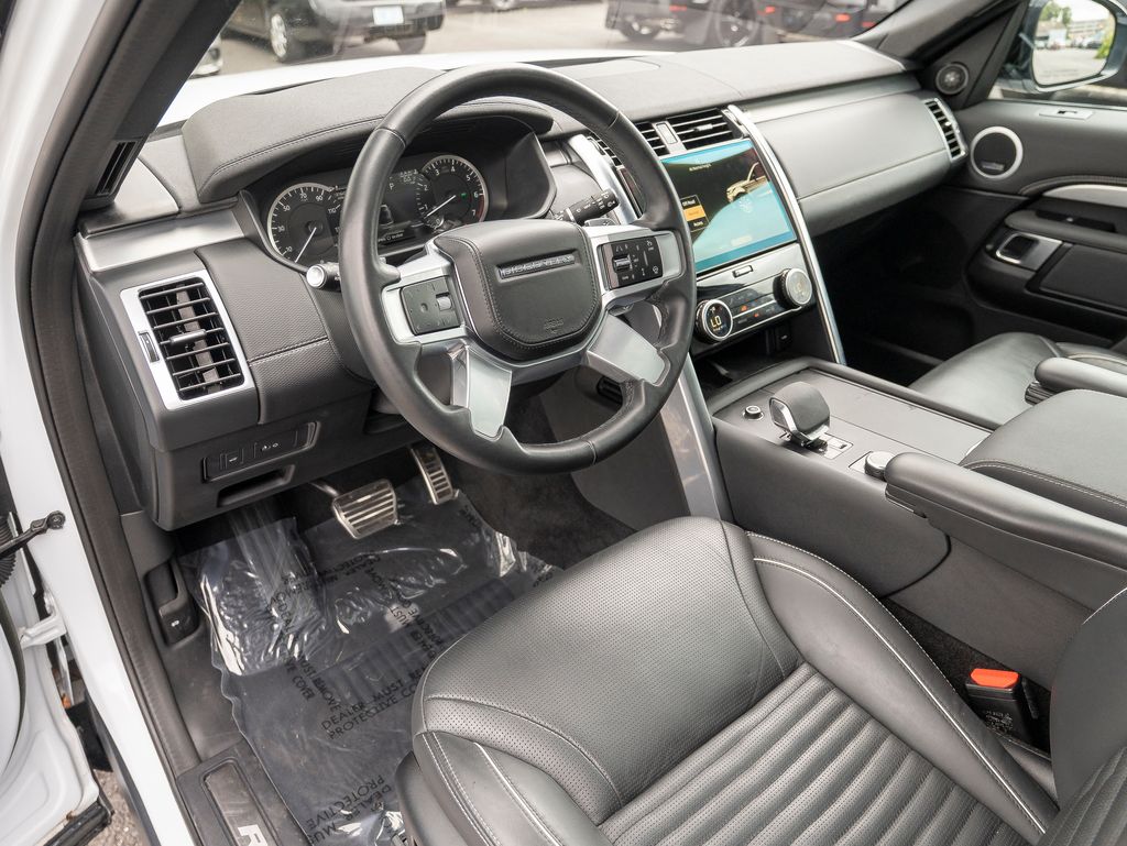 2023 Land Rover Discovery HSE R-Dynamic photo 11