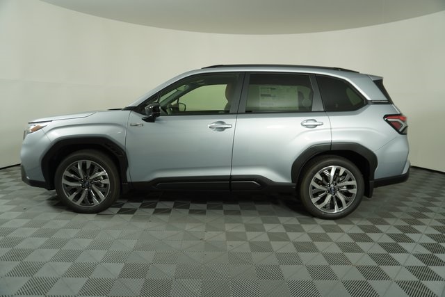 2025 Subaru Forester Touring photo 4