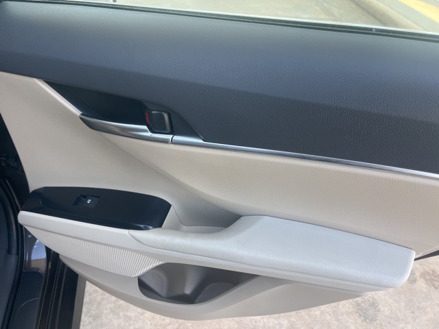 2018 Toyota Camry LE photo 22