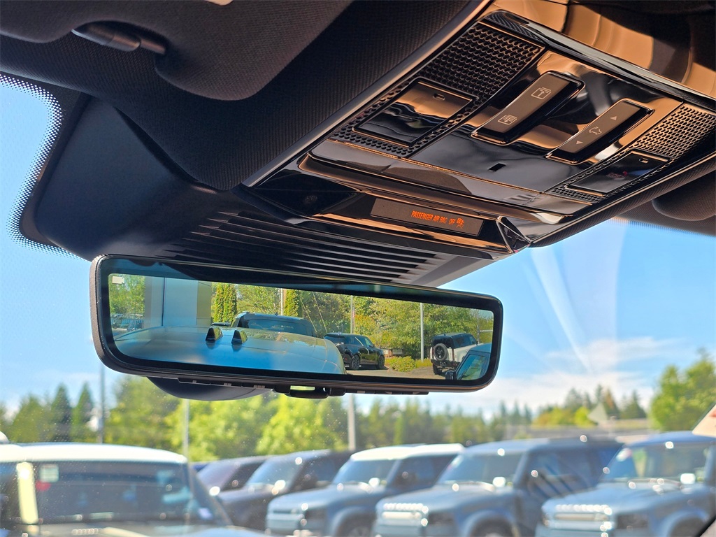 2025 Land Rover Range Rover SE photo 16