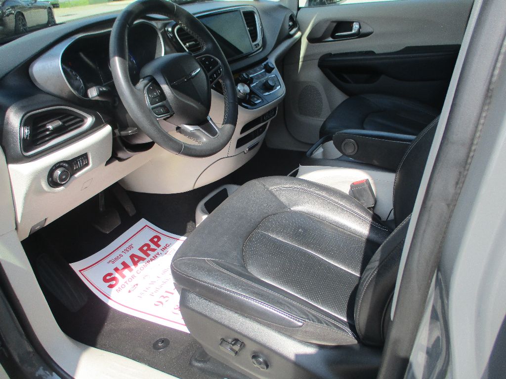 2022 Chrysler Pacifica Touring L photo 4