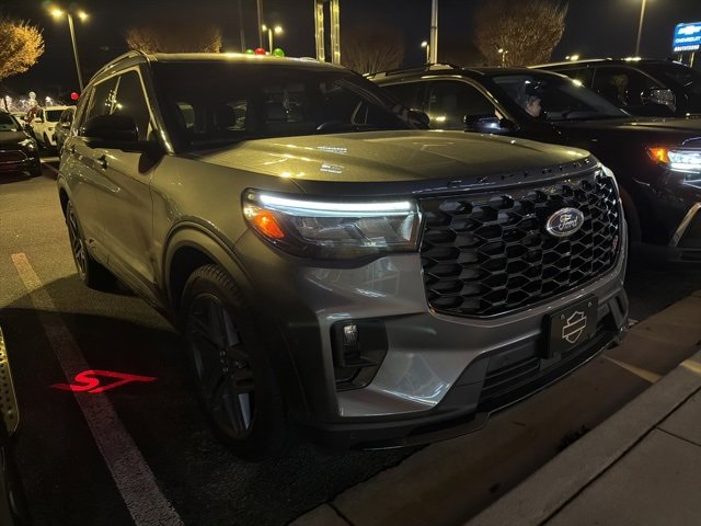 2025 Ford Explorer ST's photo