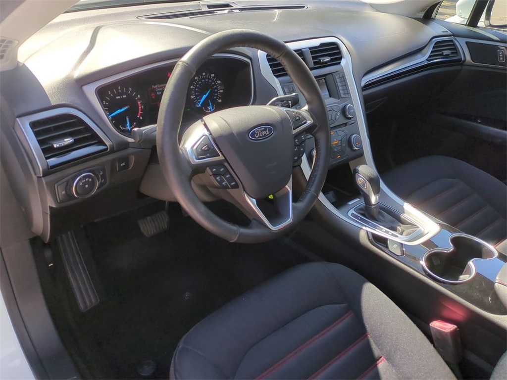 2016 Ford Fusion SE photo 9