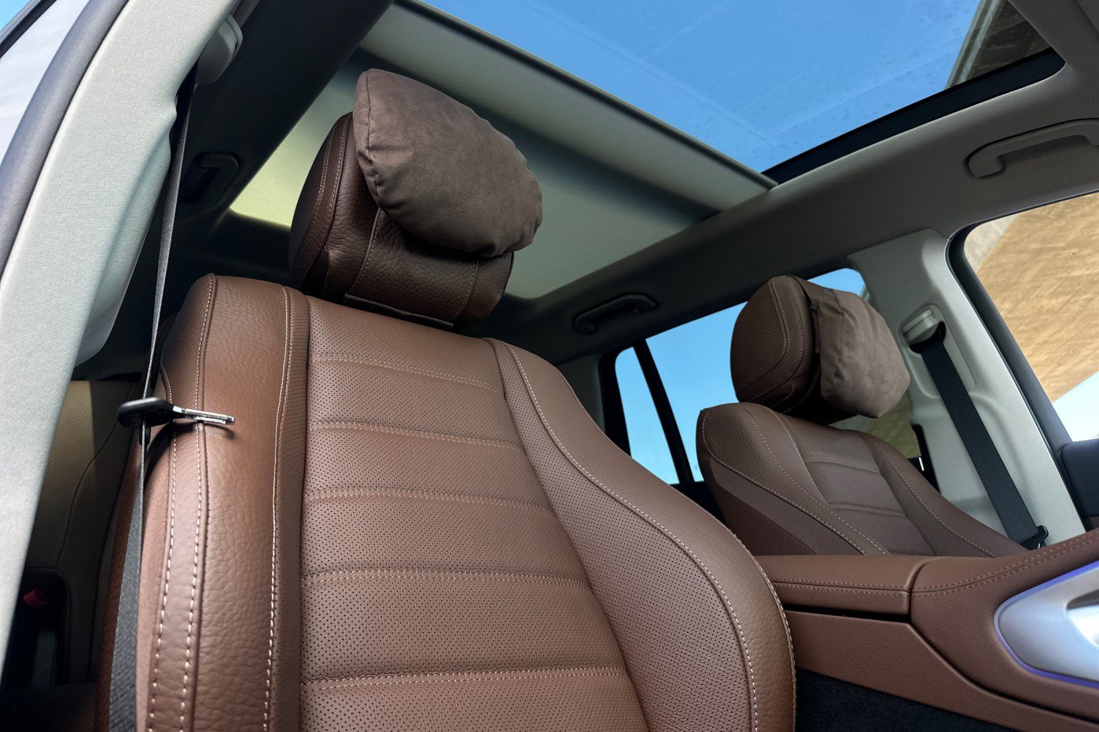 2026 Mercedes Benz GLS 450 4MATIC photo 3