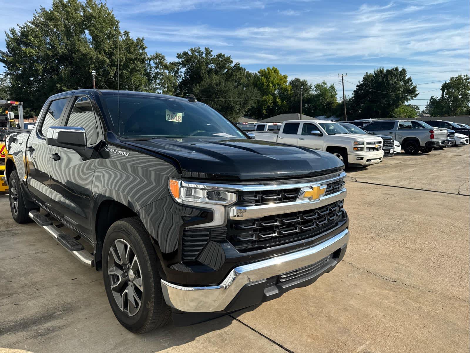 2022 Chevrolet Silverado LT photo 2