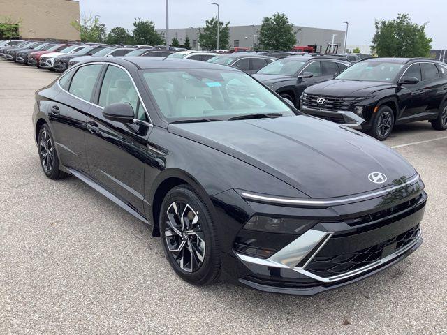 2025 Hyundai Sonata SEL photo 3
