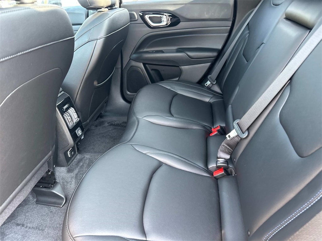 2025 Jeep Compass Limited photo 13