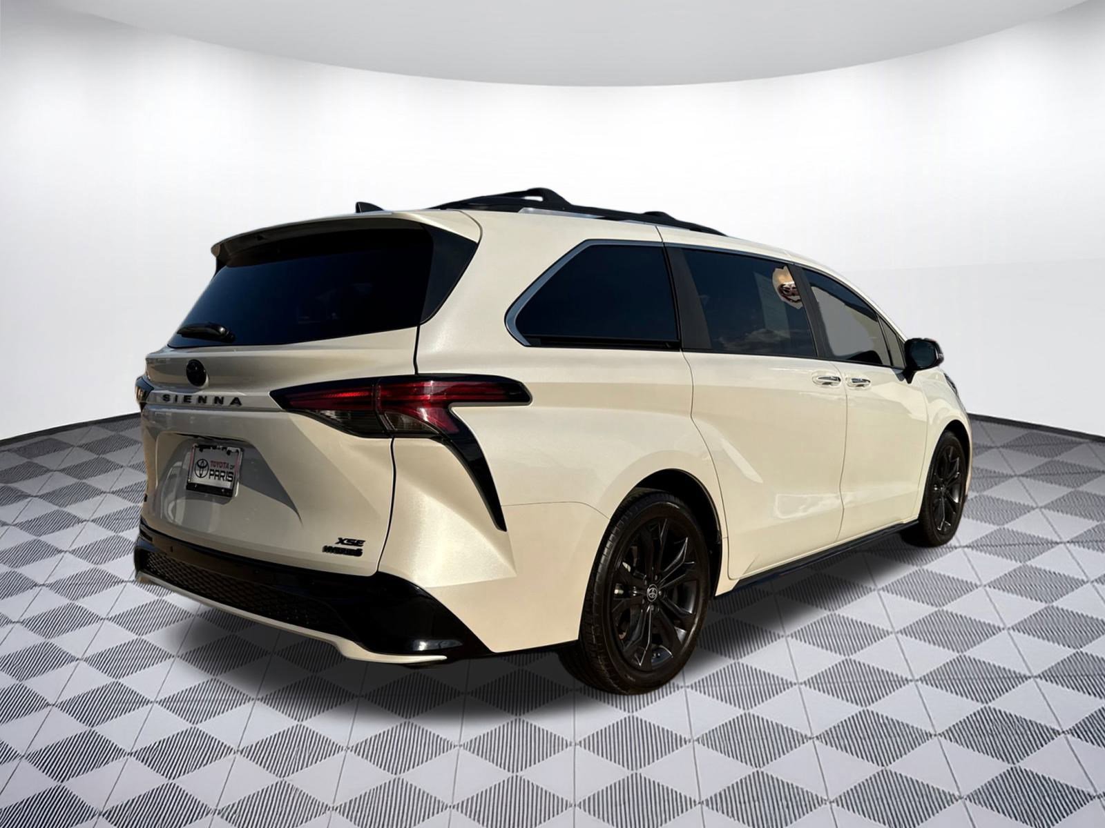 2023 Toyota Sienna XSE photo 9