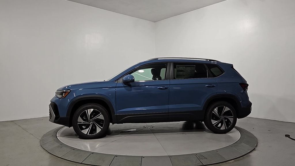 2025 Volkswagen Taos SE photo 2