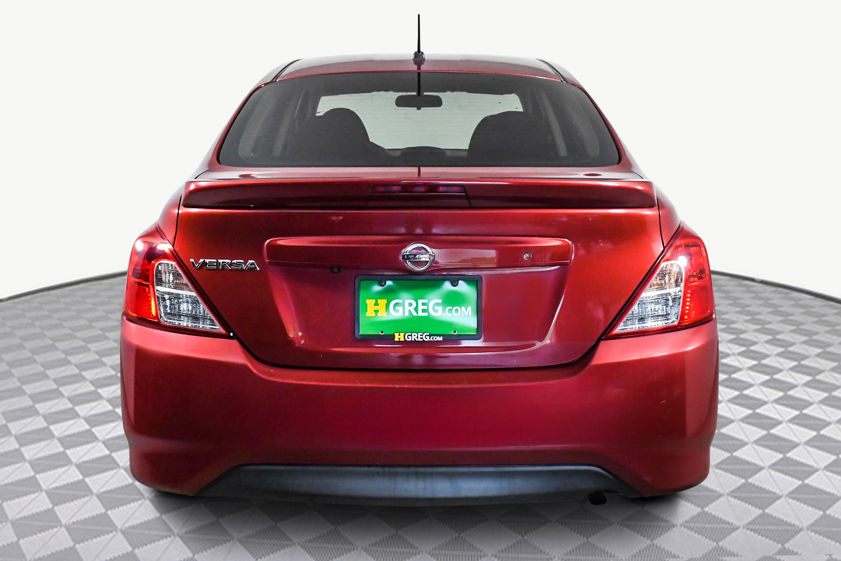 2019 Nissan Versa Sedan Plus photo 3