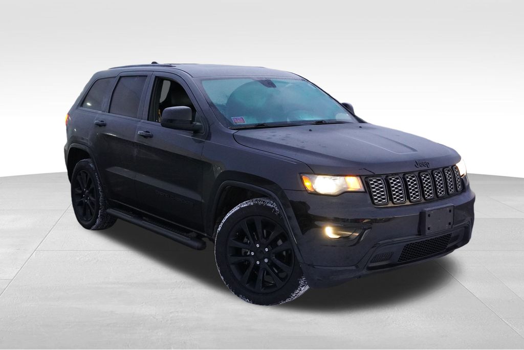 2017 Jeep Grand Cherokee Altitude's photo