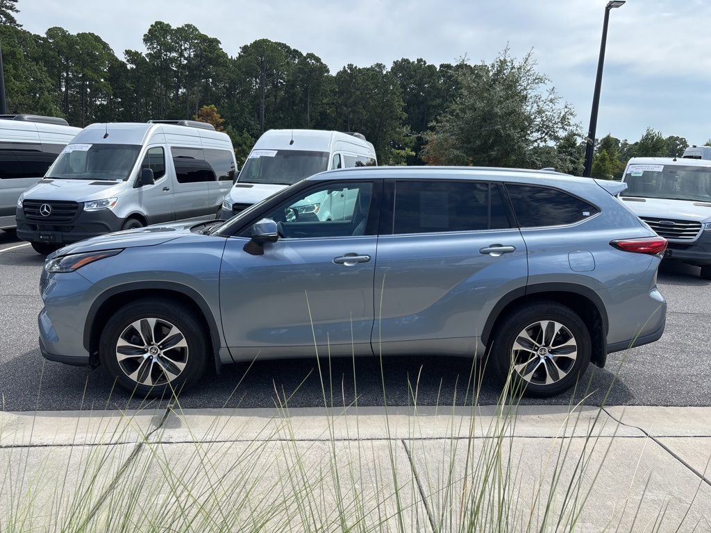 2021 Toyota Highlander XLE photo 5