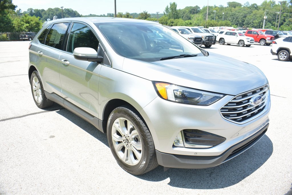 2024 Ford Edge Titanium photo 4