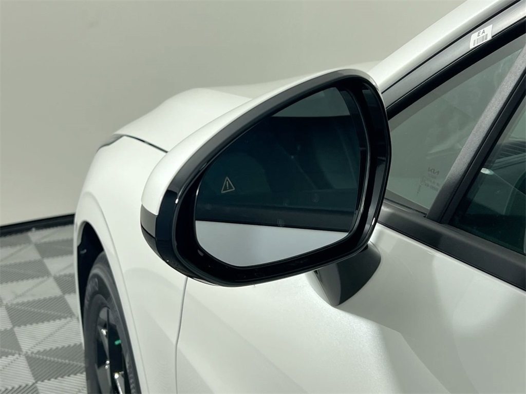 2025 Kia K5 LXS photo 9