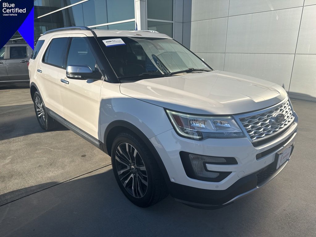 2017 Ford Explorer Platinum's photo