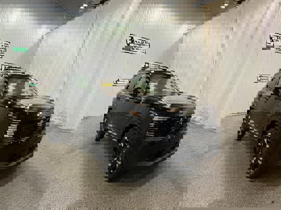 2026 Nissan Kicks SR photo 3