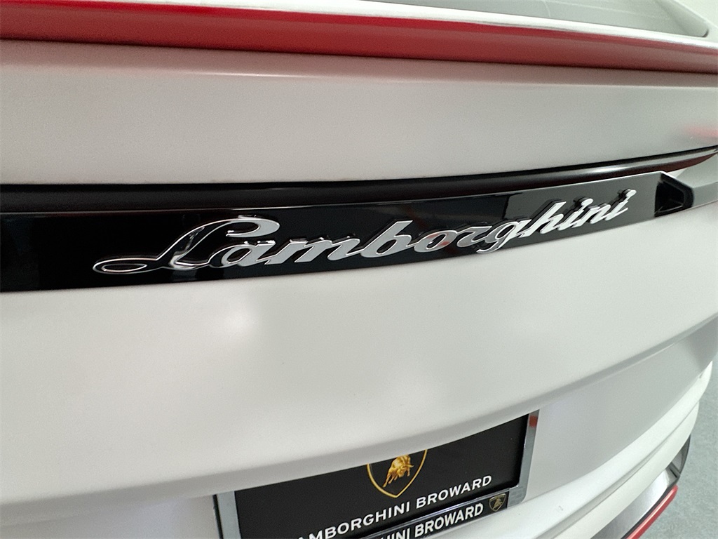 2022 Lamborghini Urus photo 28