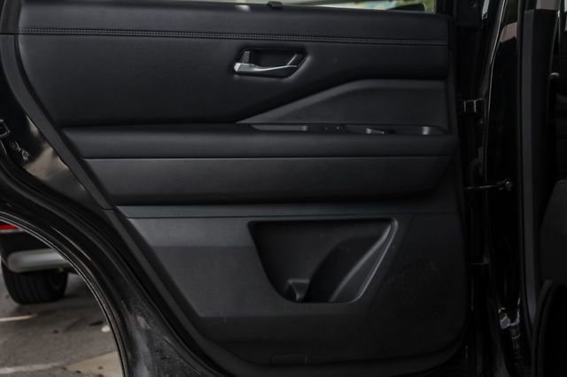 2023 Nissan Pathfinder Platinum photo 29